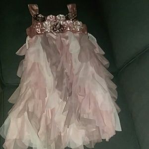 vestido de niña muy bonito